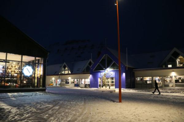 极夜里的北极小镇 极夜里的北极小镇