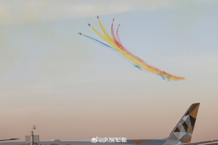 绝美！八一飞行表演队迪拜航展高清大片