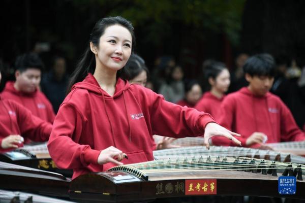 百架“兰考古筝”亮相中央音乐学院