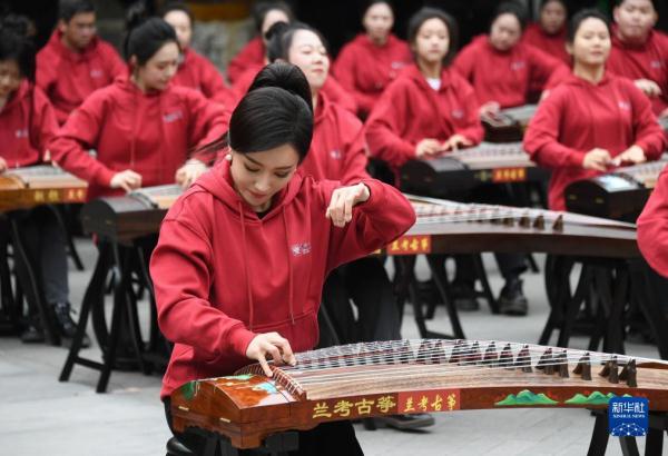 百架“兰考古筝”亮相中央音乐学院