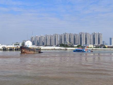 南沙一轮船突发船体断裂下沉 船上4人被安全转移 无人员伤亡