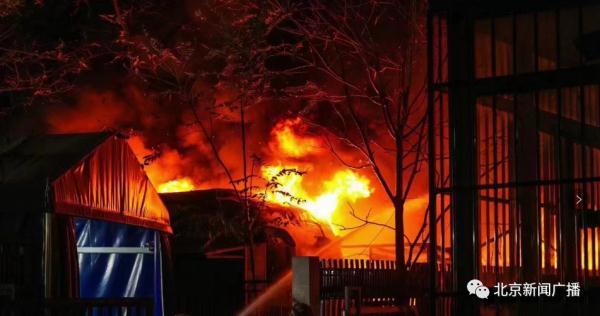 中传回应附近快递点起火!学生“双十一”快递咋办…… 中传回应附近快递点起火!学生“双十一”快递咋办……