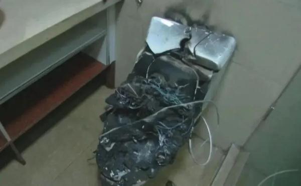 太突然！福建一男子上厕所遇马桶着火！