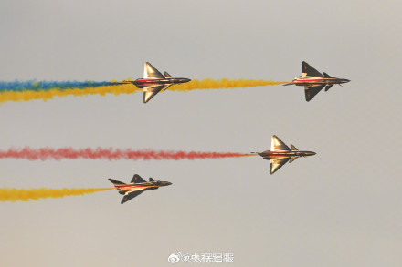 绝美！八一飞行表演队迪拜航展高清大片