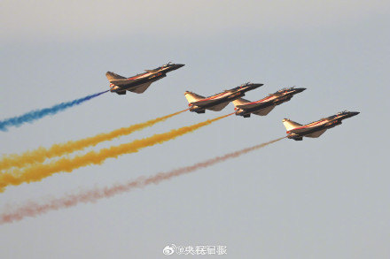 绝美！八一飞行表演队迪拜航展高清大片