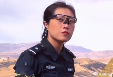 女特警射击训练又美又飒