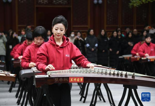 百架“兰考古筝”亮相中央音乐学院