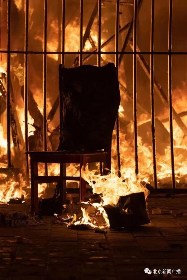 学生公寓附近快递站起火，中传回应