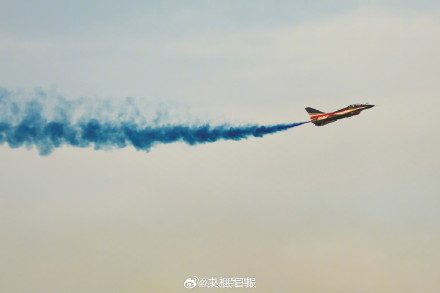 绝美！八一飞行表演队迪拜航展高清大片