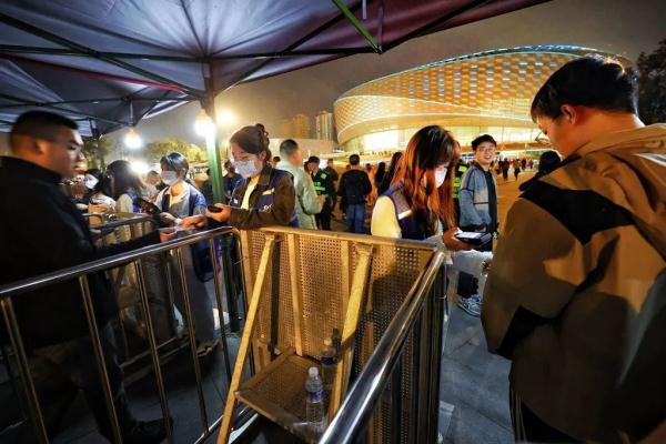 提前50天退票被扣高额手续费，演唱会退票为何如此难？