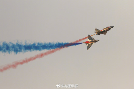 绝美！八一飞行表演队迪拜航展高清大片