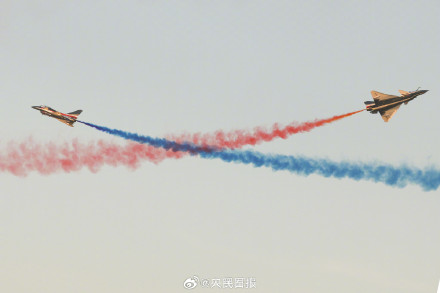 绝美！八一飞行表演队迪拜航展高清大片