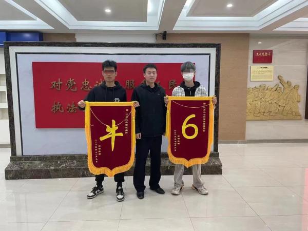 又“牛”又“6”!锦旗界的“显眼包” 又“牛”又“6”!锦旗界的“显眼包”