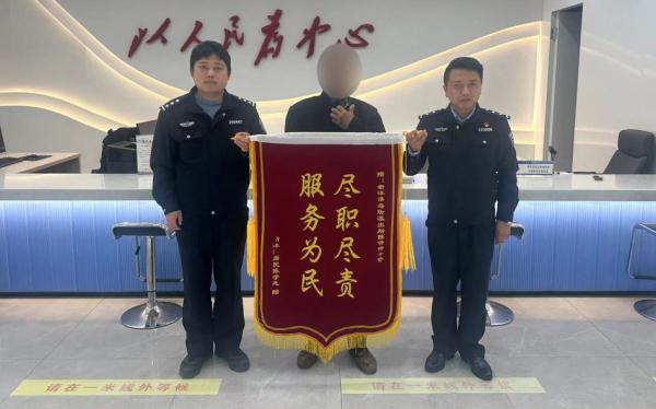 “不听×3”VS“劝阻×7”！他比大爷还倔！