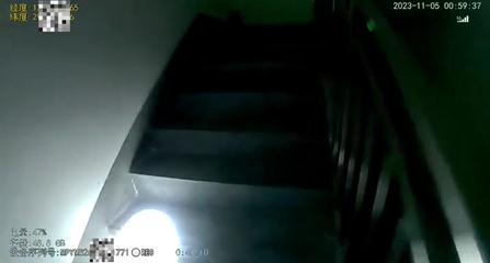 “会有很多人爱你的……” 凌晨警方生死时速,救下14岁女孩 “会有很多人爱你的……” 凌晨警方生死时速,救下14岁女孩