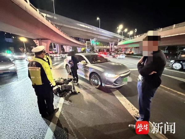急着下班骑电动车逆行，被撞伤还要担全责