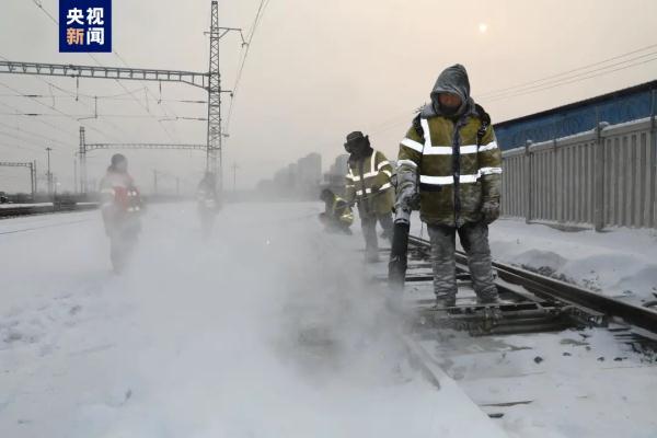 暴雪预警升级到橙色!此地已有列车停运! 暴雪预警升级到橙色!此地已有列车停运!