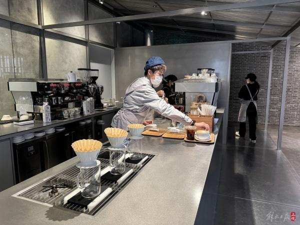 上海6200元一杯的咖啡卖得掉吗？是什么人在为“天价咖啡”买单？