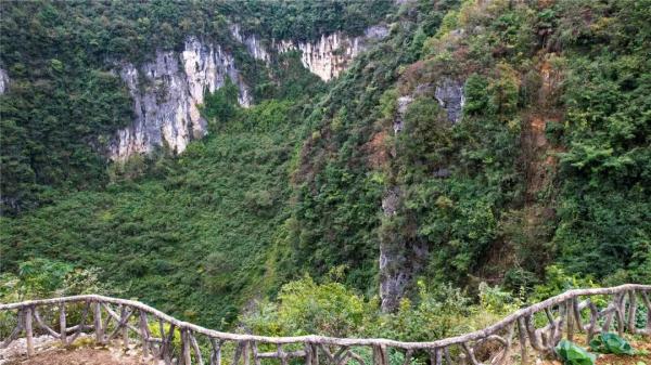 龙缸景区又发现一个天坑 龙缸景区又发现一个天坑