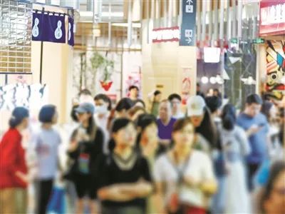 随意、热闹、接地气……年轻人逛商场为何偏爱B1层？