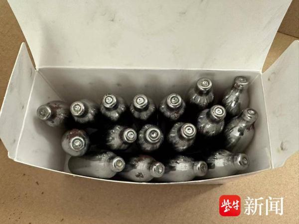 情侣为寻刺激尝试吸食“笑气”?警惕“笑里藏毒”! 情侣为寻刺激尝试吸食“笑气”?警惕“笑里藏毒”!