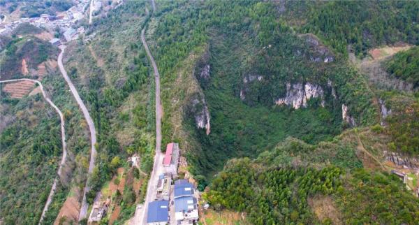 龙缸景区又发现一个天坑 龙缸景区又发现一个天坑