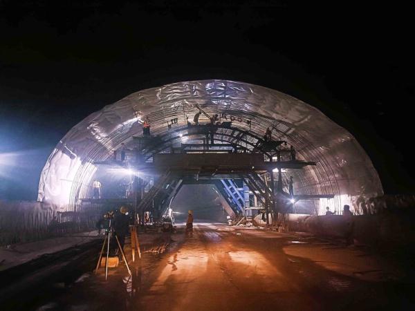 渝湘复线高速公路巴彭路4标项目香树岭隧道右洞顺利贯通 渝湘复线高速公路巴彭路4标项目香树岭隧道右洞顺利贯通