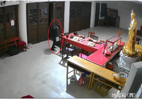 功德-1!男子在上海一尼姑庵偷了9个功德箱后潜逃...... 功德-1!男子在上海一尼姑庵偷了9个功德箱后潜逃......