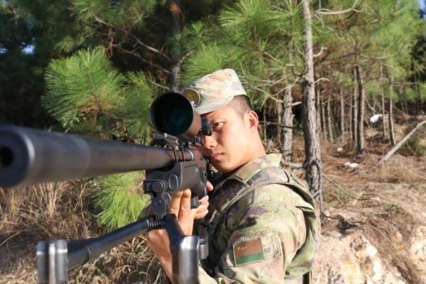 那个爱玩弹弓的小伙，成了狙击班班长！