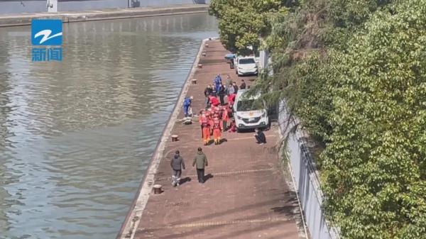 刚刚,杭州三堡船闸落水者被打捞上岸,身份确认… 刚刚,杭州三堡船闸落水者被打捞上岸,身份确认…