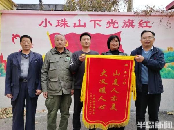 事发青岛小珠山!一游客车轮深陷水沟动弹不得!天色渐黑,手机电量耗尽…… 事发青岛小珠山!一游客车轮深陷水沟动弹不得!天色渐黑,手机电量耗尽……