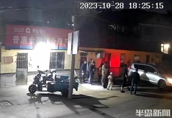 事发青岛小珠山!一游客车轮深陷水沟动弹不得!天色渐黑,手机电量耗尽…… 事发青岛小珠山!一游客车轮深陷水沟动弹不得!天色渐黑,手机电量耗尽……