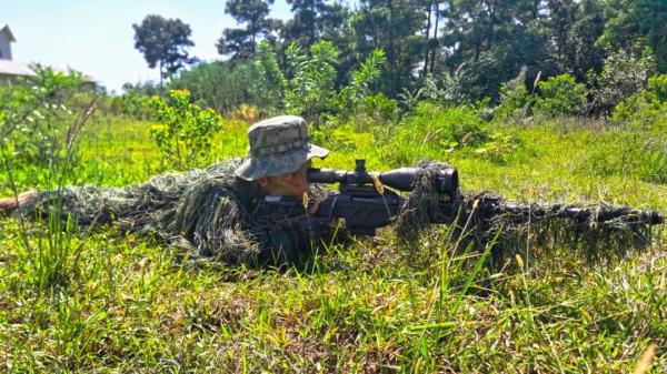 那个爱玩弹弓的小伙，成了狙击班班长！