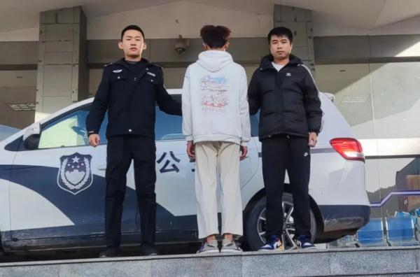 男子深夜撬盗临街店铺......被抓! 男子深夜撬盗临街店铺......被抓!