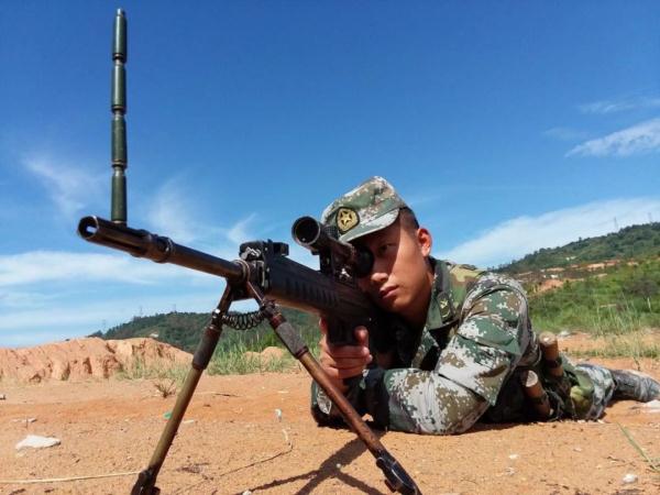 那个爱玩弹弓的小伙，成了狙击班班长！