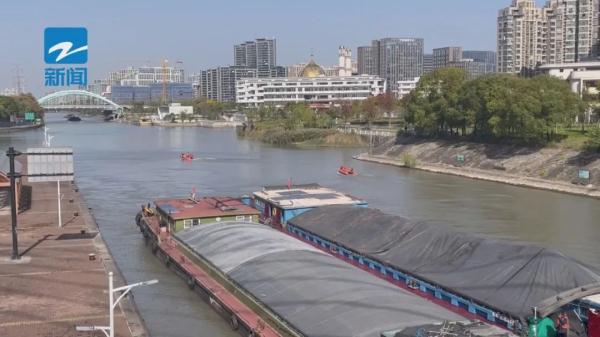 刚刚,杭州三堡船闸落水者被打捞上岸,身份确认… 刚刚,杭州三堡船闸落水者被打捞上岸,身份确认…