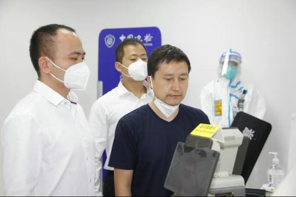 携上亿巨款举家外逃10年，“百名红通人员”孙锋被判15年半