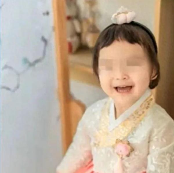 保姆将2岁女童带到女儿家致其坠亡，一审判赔25万！女童家属将上诉
