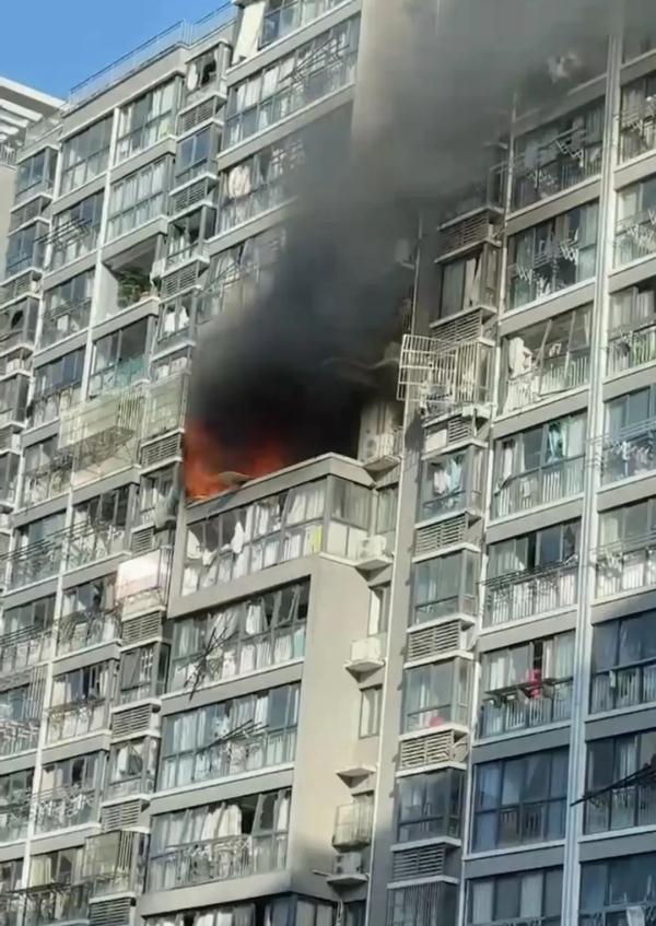 天然气爆燃致1死4伤!最新通报 天然气爆燃致1死4伤!最新通报