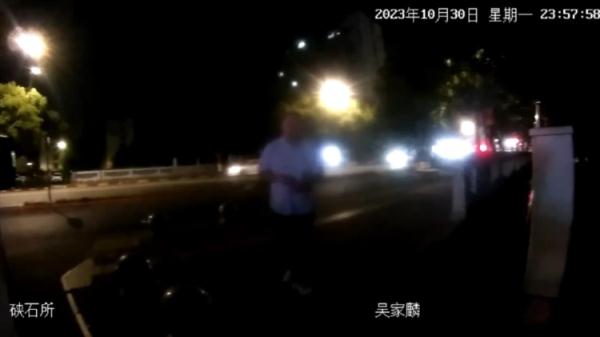 超市老板娘深夜接到订单，果断报警！