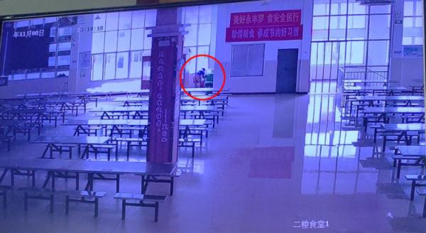 将手机“藏”进垃圾桶，刘某被行政拘留