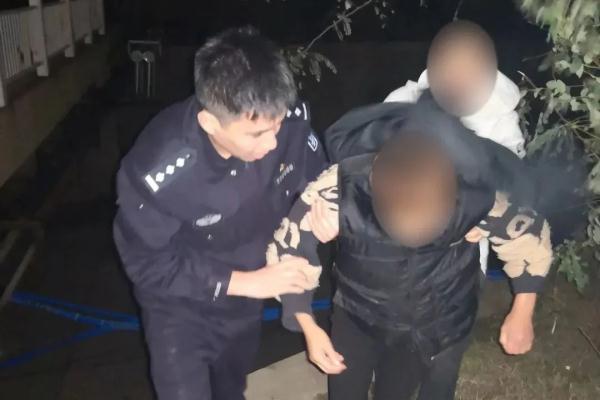 “阿姨别睡！我带您回家！”63通电话救下大连轻生老人