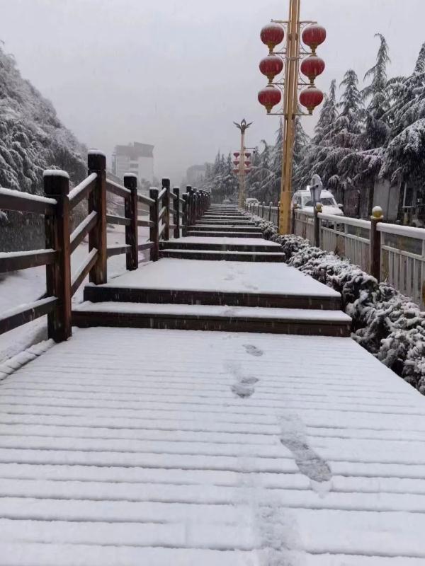 哇！昆明下雪啦！入冬首场雪！