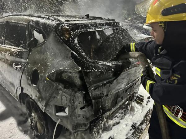 监控还原3名学生玩火闯祸全过程 监控还原3名学生玩火闯祸全过程