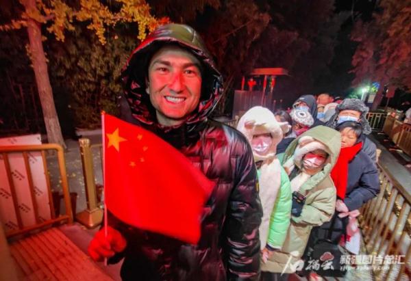 徒步280天！喀什小伙圆梦天安门