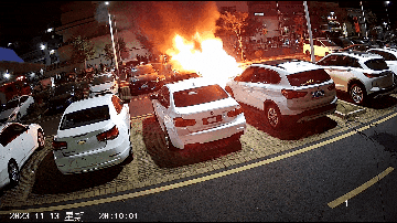 监控还原3名学生玩火闯祸全过程 监控还原3名学生玩火闯祸全过程