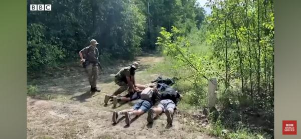 游泳逃跑、编造患病……外媒曝有近两万名男子成功逃离乌克兰，躲避征兵