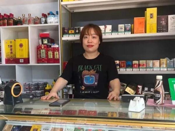 超市老板娘深夜接到订单，果断报警！