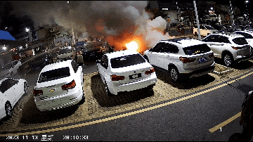 监控还原3名学生玩火闯祸全过程 监控还原3名学生玩火闯祸全过程