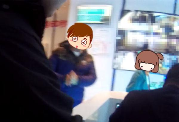 男子丢失30万手机，女子捡到以为是老人机，结果……